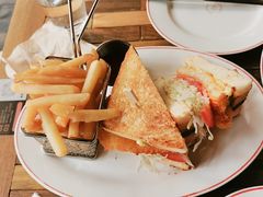吉列龙利鱼柳三文治-大象园 ELEPHANT GROUNDS(广州太古汇店)