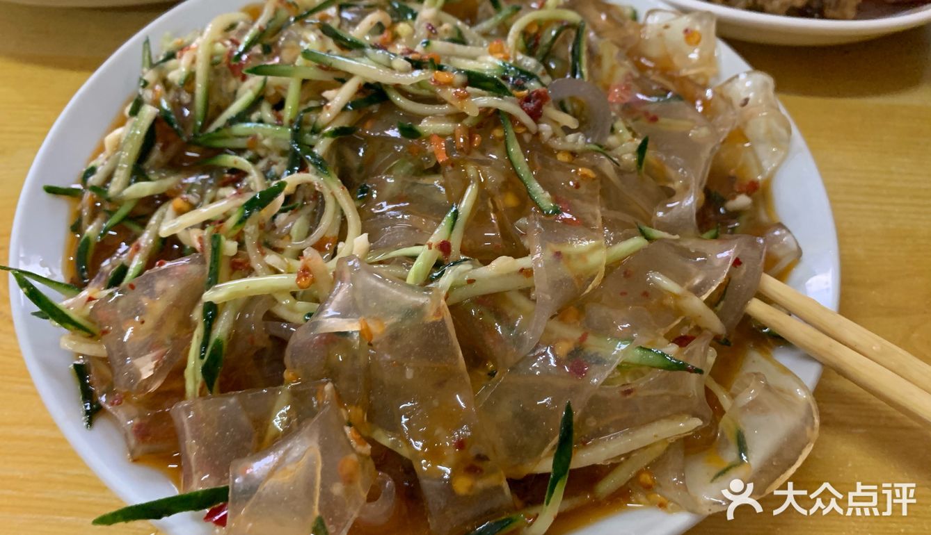 浆子挂的也一般吧调味有点儿糖醋肉的感觉东北大拉皮