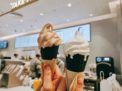 特浓牛乳王脆筒-喜茶(合肥正大广场店)