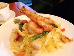 奶油汁大虾三文鱼手工鲜宽面-普兰达德国餐厅·德式脆皮烤猪肘·自酿啤酒(观唐店)