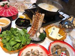 -鲜入围煮花胶鸡海鲜火锅