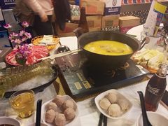 花膠雲吞-鲜入围煮花胶鸡海鲜火锅