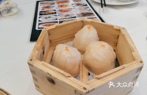 Fist-shaped Shrimp Dumplings