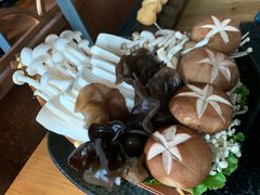 -湊湊火锅·茶憩(南京东路悦荟店)