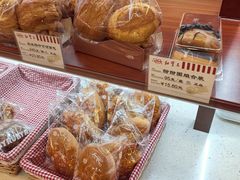-红宝石·鲜奶小方·海派西点房(南丹店)