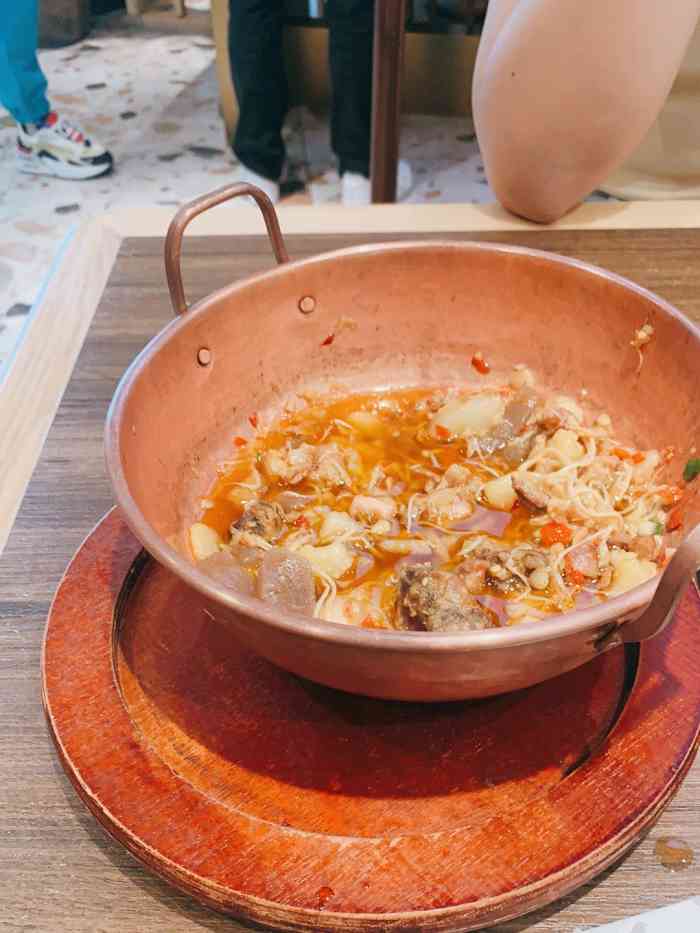 云海肴云南菜(昆明长水机场店)-"[薄荷]环境: 总体不错,灯.