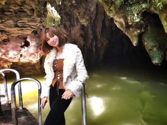 -怀托摩萤火虫洞