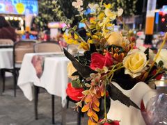 -刘姐啤酒鱼民族演艺餐厅(西街总店)