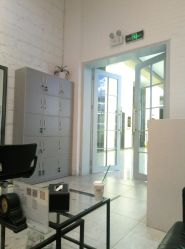 -SIX Hair Consultant