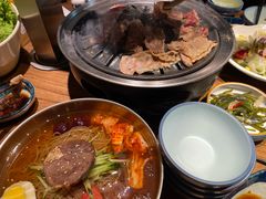 -明洞阿姨·韩式酱蟹烤肉·创意料理(三元桥店)