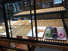 面包甜点陈列柜-上海中医药大学-食堂