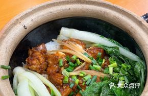 Soy Sauce Pork Ribs and Chicken Claypot Rice