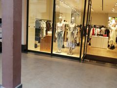 -王府井奥莱临潼小镇(临潼店)