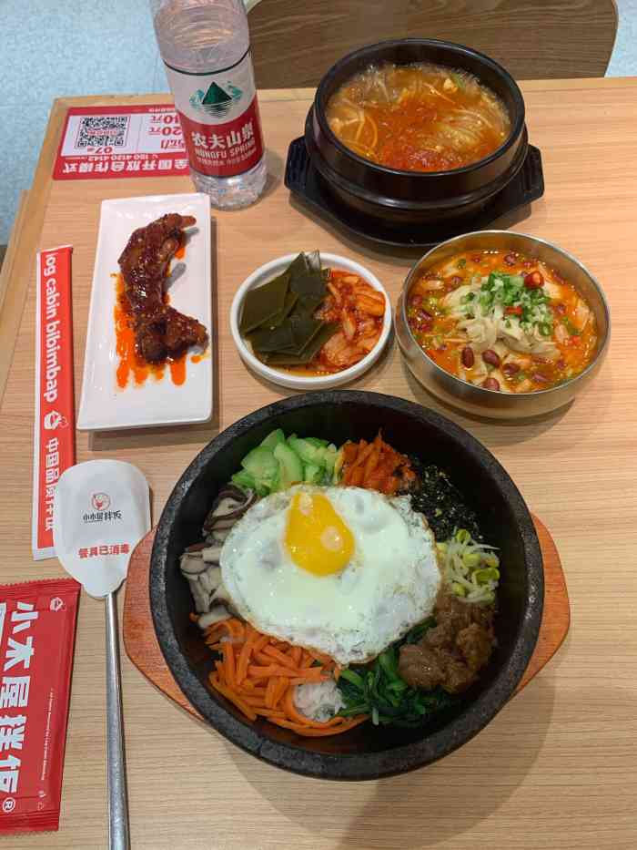 小木屋拌饭(沈阳太原街万达店)-"[薄荷]环境:位于太原街万达三楼的