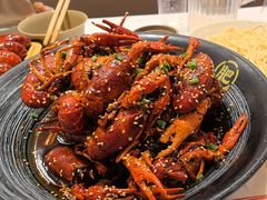 -肥肥虾庄·金牌油焖大虾(汉口城市广场店)
