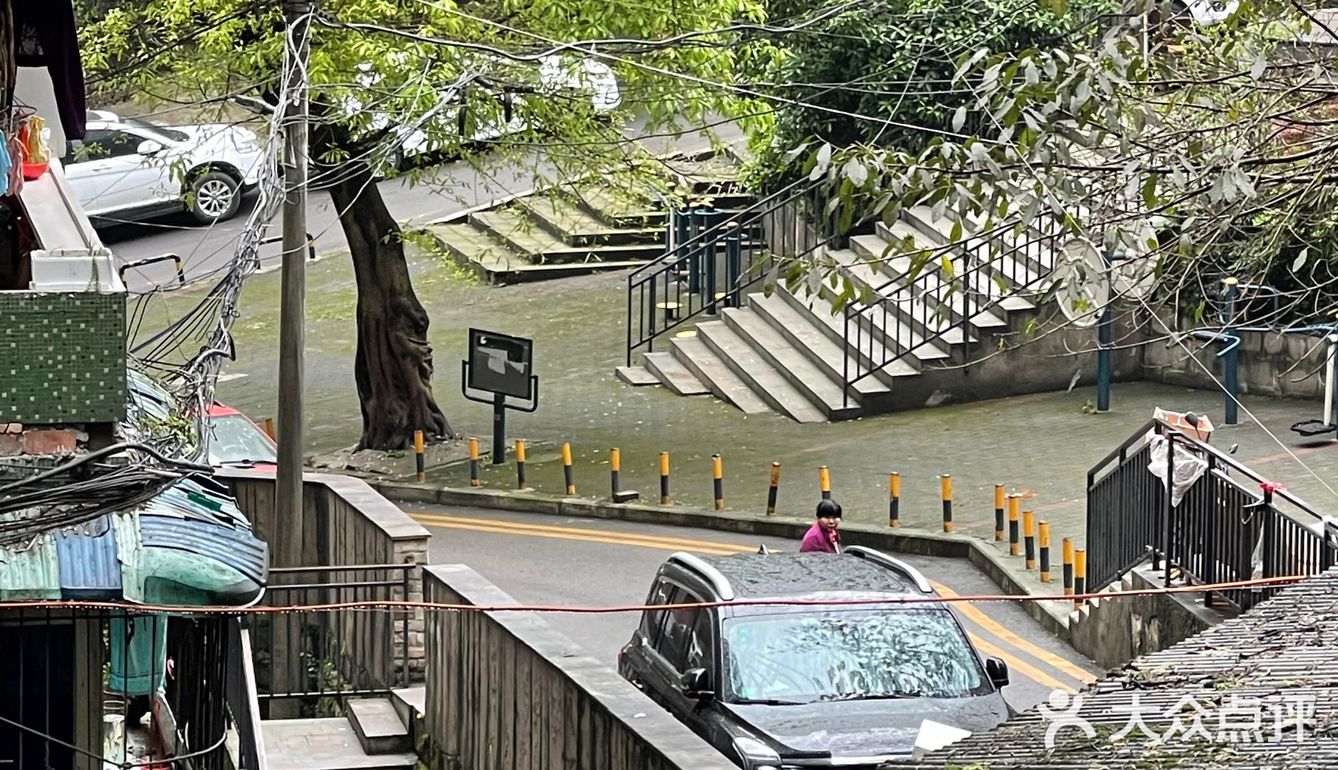 纯粹路过，早上还没到开门营业的时间