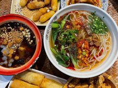 -爆炸头阿姨小四川正宗川味小吃(无任何分店)