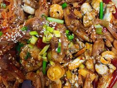 鸭爪配牛蛙锅-张大师鸭爪爪特色干锅(南湖店)