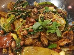-愉肴麻辣香锅(中山路店)