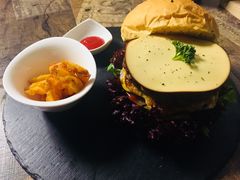 -HIGH FIVE哈福手工汉堡(桂林路店)