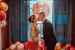 -现代经典婚纱摄影