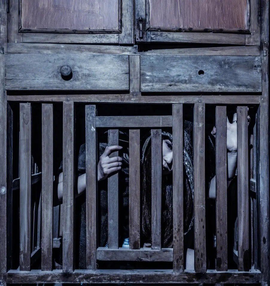 n​每接受一次都是在拆开牢笼的栏杆,内心开放那一刻才是真正打开