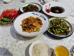 青椒大蒜炒酱肉-雅和生态渔庄·宜城锅巴饭(龙灵山公园店)