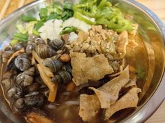 -柳州肥姨妈大骨螺蛳粉(东靖路店)