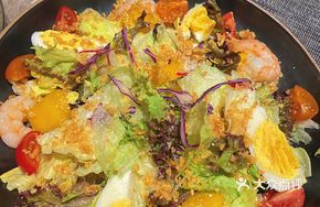 Shrimp and Fresh Vegetable Golden Mango Salad