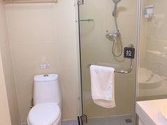 -7天连锁酒店(上海徐家汇龙华路地铁站店)