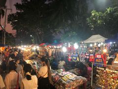 -周日夜市