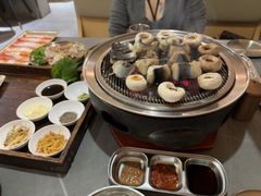 -围炉肉舍•炭烤活鳗•丹东海鲜烤肉(步行街店)