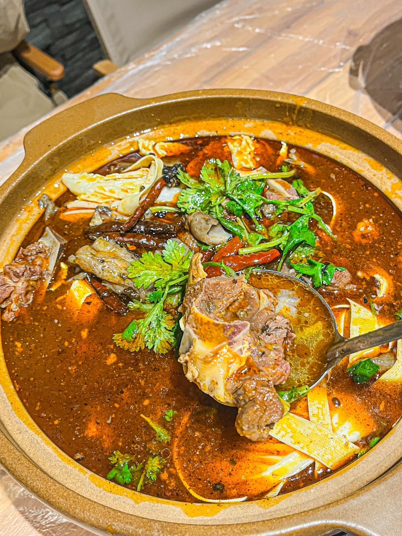 冬天来吃牛骨头锅也太舒服了叭