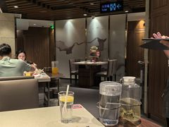 -海底捞火锅鲜切牛肉主题店(长寿路店)