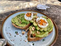 牛油果煮蛋吐司-RAC BAR(安福路店)