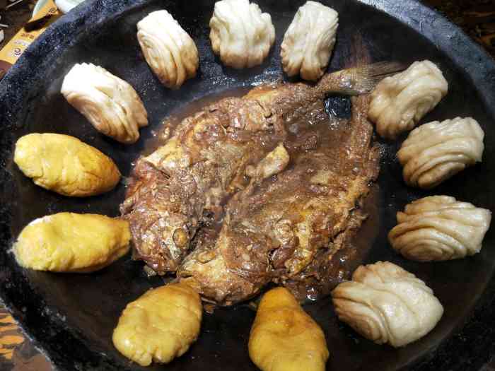 西淀壹锅鲜-"饭店坐落在人民公园南门对面的琼州道上与广.