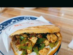 孜然夹馍-老字号杨坡红油米线腊汁肉夹馍(东四道巷店)
