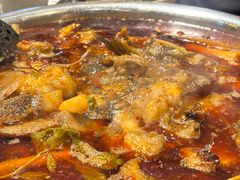 炸过的鱼摆摆-肖肖酸萝卜鱼火锅(总店)