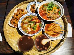 -爆炸头阿姨小四川正宗川味小吃(无任何分店)