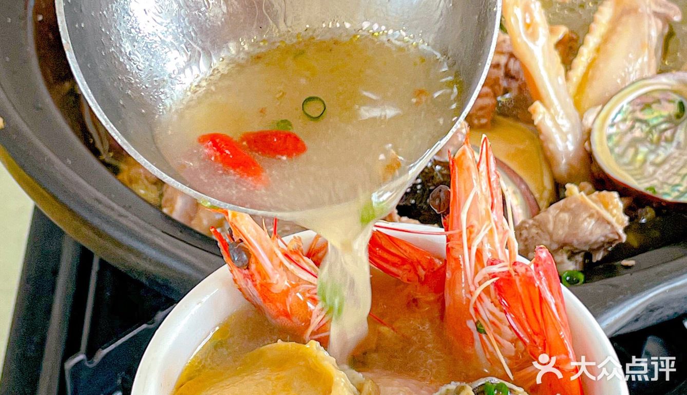 朋友推荐了一家海鲜店 说是又好吃又便宜