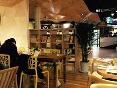 大堂-新华里咖啡书吧(新华书店小寨店)