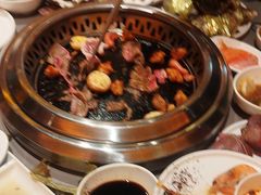 -黑金·寻焰自助百汇·烤肉·火锅(中街店)