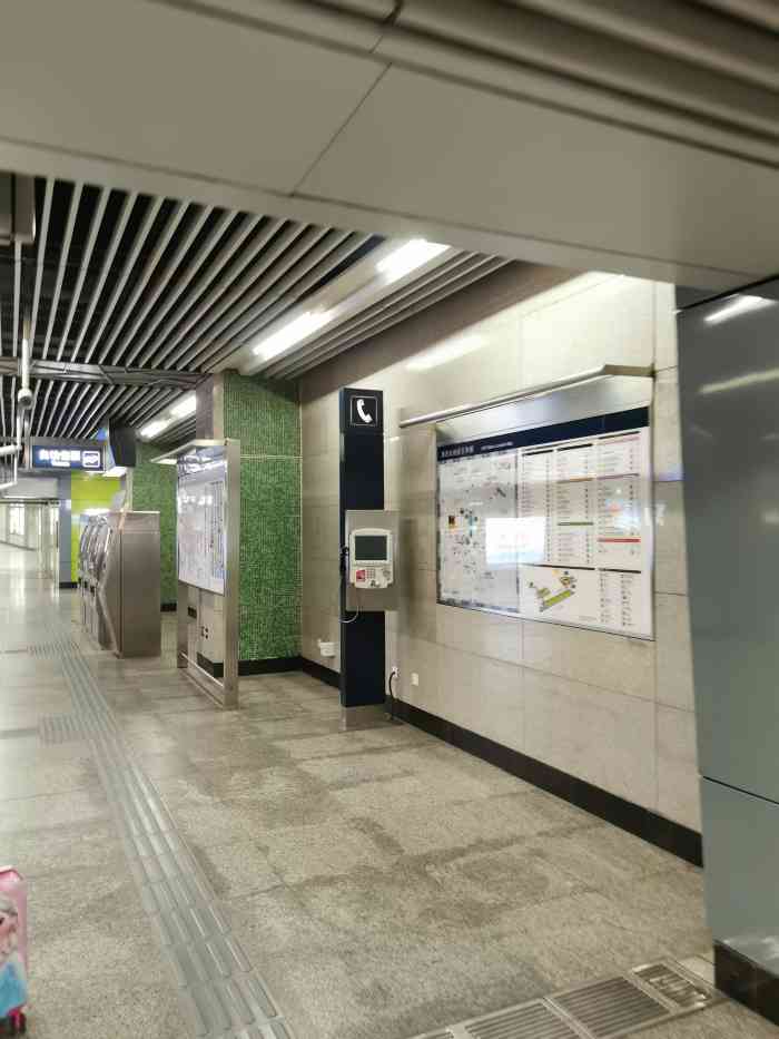 地铁西四站图片