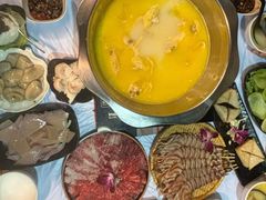 -鲜入围煮花胶鸡海鲜火锅