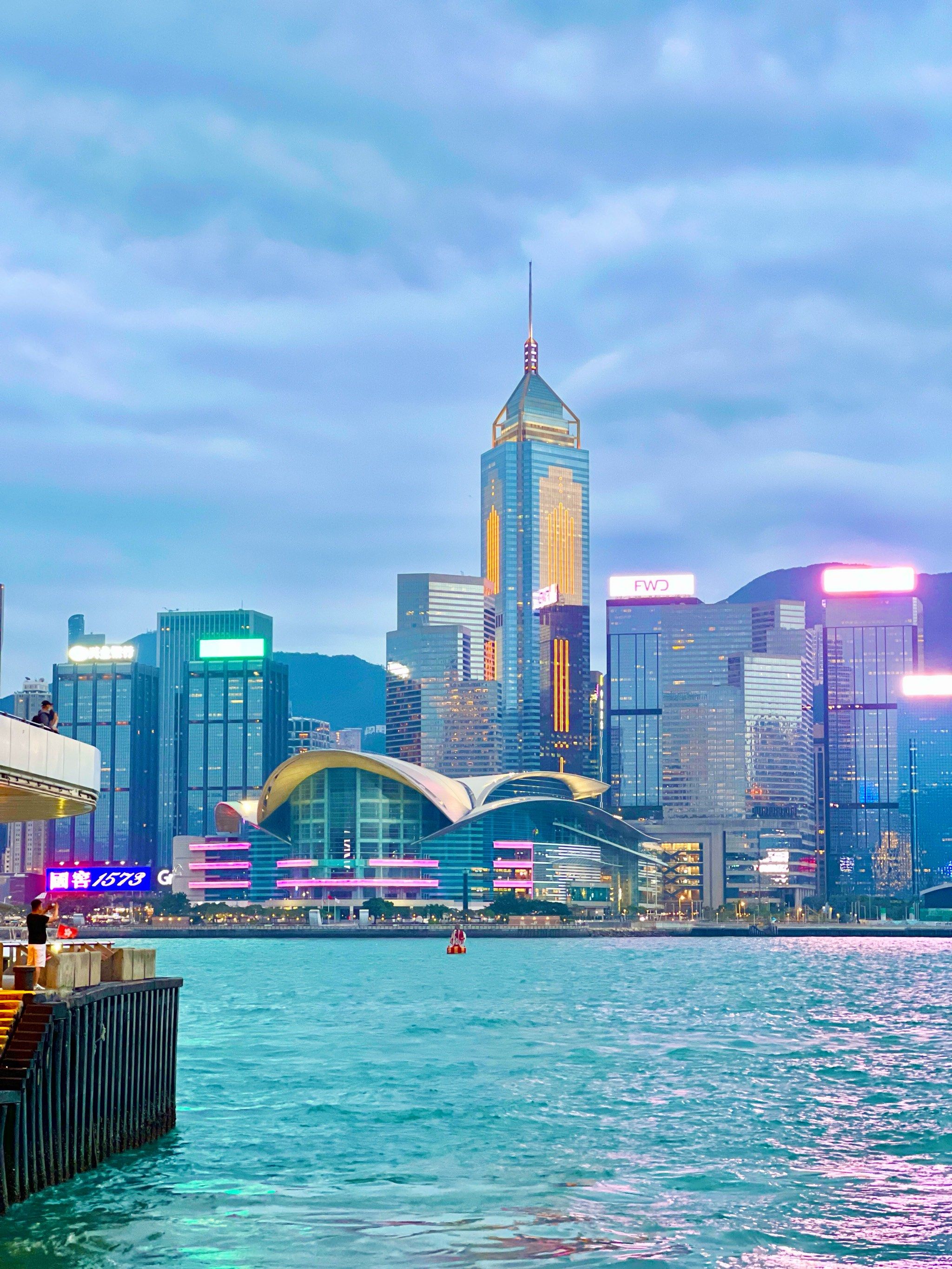 白天的香港,夜晚的香港
