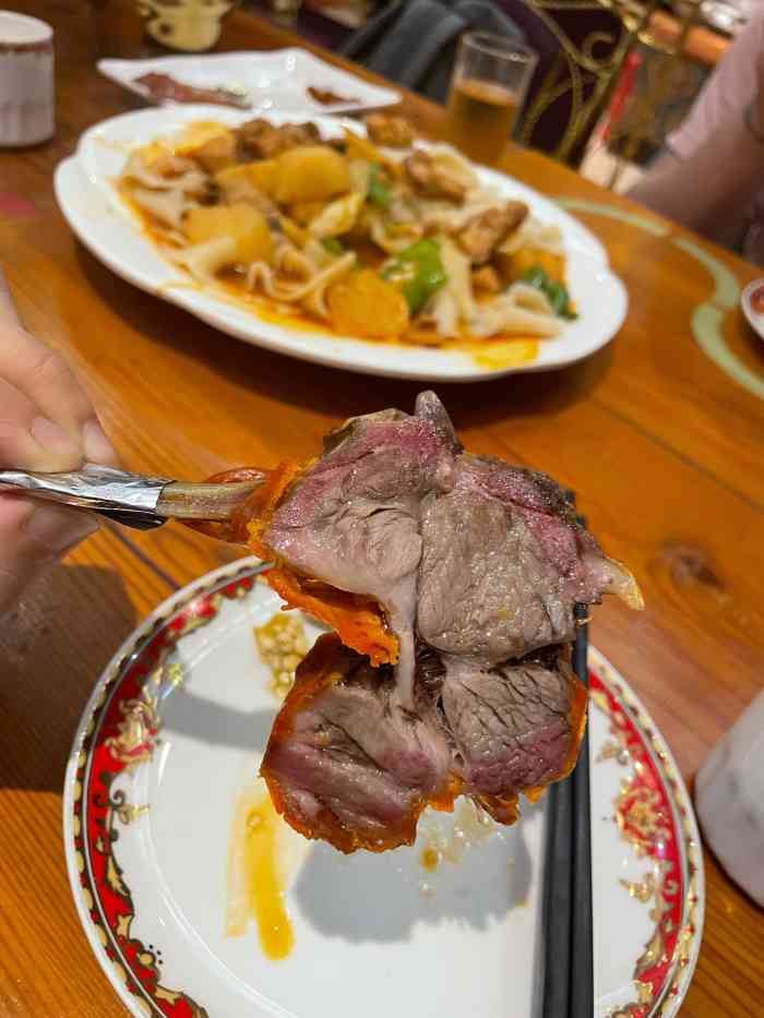 东方亚克西餐厅"不错的新疆菜.量和料都非常正宗.适合人多.