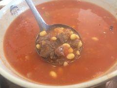 番茄黄豆牛腩汤-群姐面馆·海鲜烧烤(同安路二店)