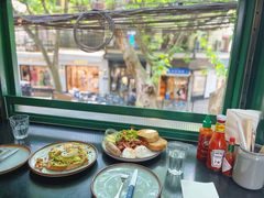 牛油果煮蛋吐司-RAC BAR(安福路店)