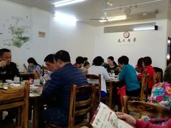 大堂-正宗普宁豆干坊·洪记砂锅粥(红领巾路店)