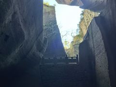 -伍山海滨石窟